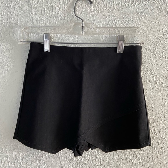 Pitaya Black Skort - Picture 2 of 5